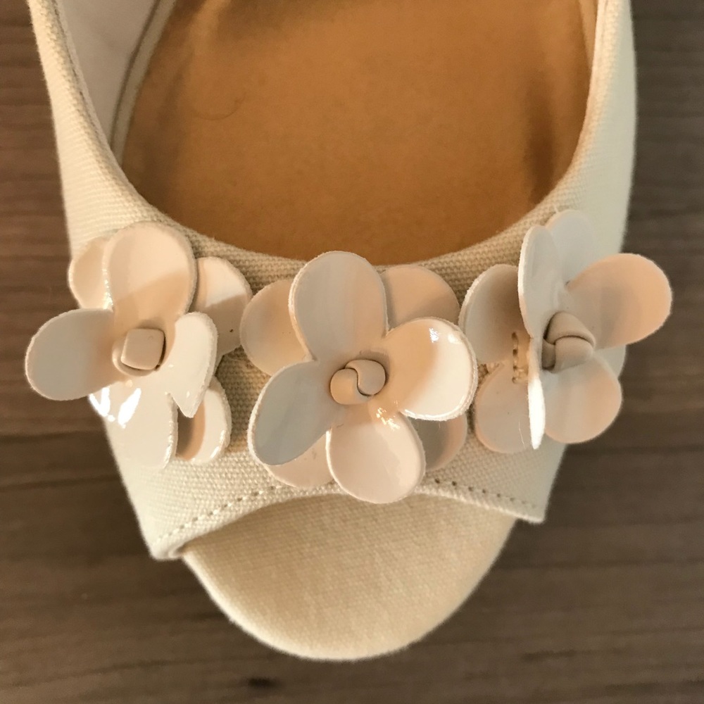 NWOT Peep toe wedge sling back shoes